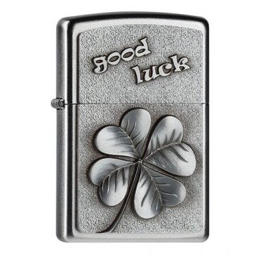 Feuerzeug Zippo Good Luck Clover aus Chrom satiniert in silber seidenmatt mit Emblem